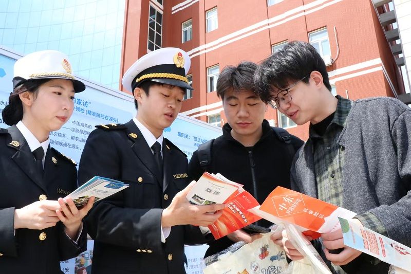 长春海关联合长春市森防站到东北师范大学环境学院开展“防范外来物种入侵 共筑生态安全屏障”全民国家安全教育日主题宣传活动